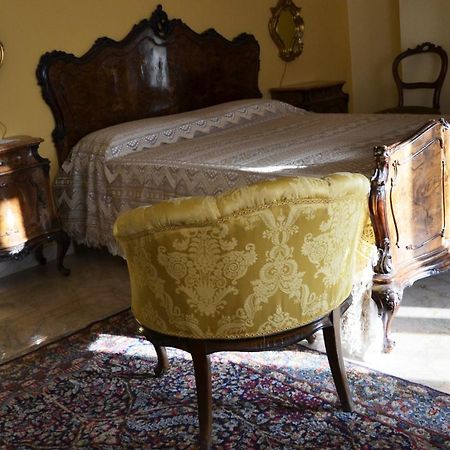 مبيت وإفطار موديكا Stanze Barocche المظهر الخارجي الصورة