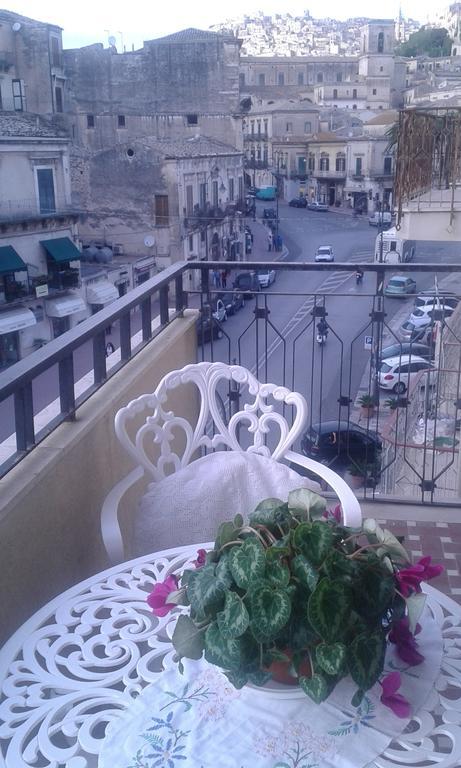 مبيت وإفطار موديكا Stanze Barocche المظهر الخارجي الصورة