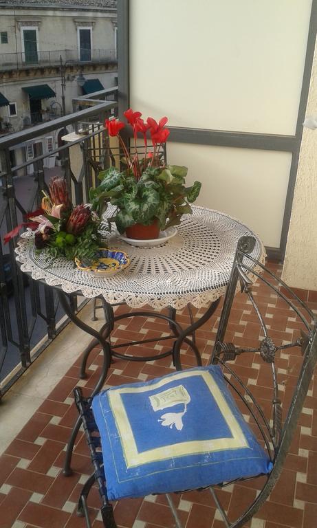 مبيت وإفطار موديكا Stanze Barocche المظهر الخارجي الصورة
