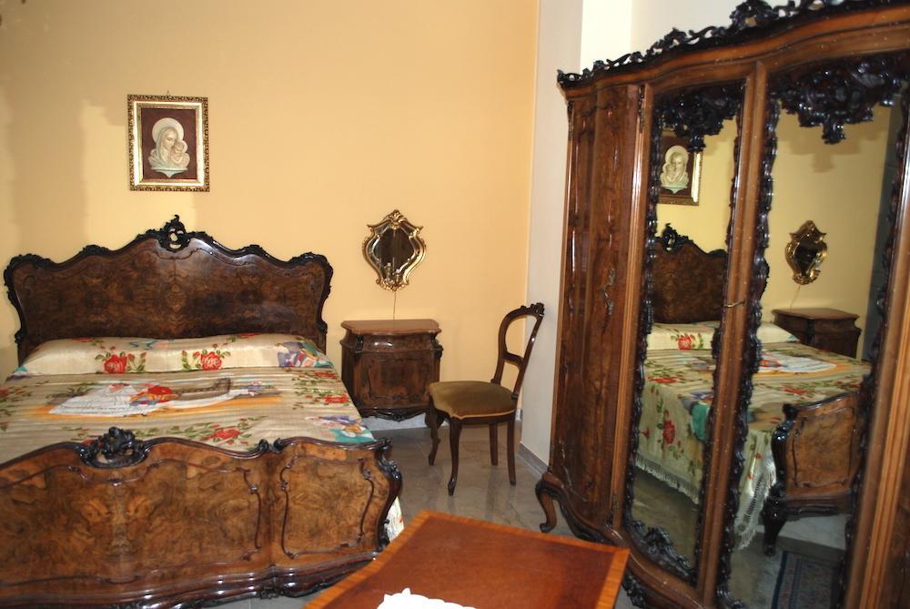 مبيت وإفطار موديكا Stanze Barocche المظهر الخارجي الصورة