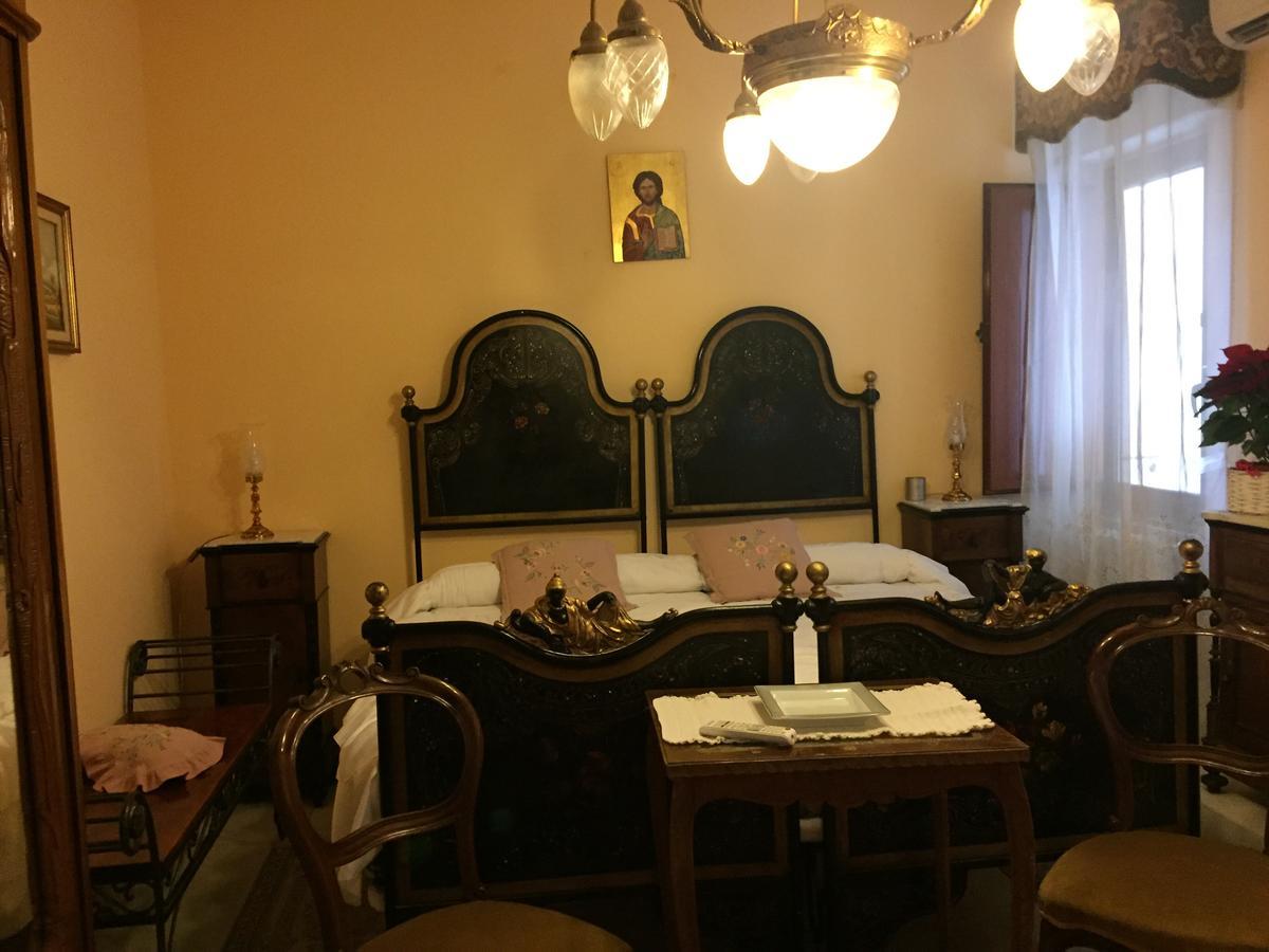 مبيت وإفطار موديكا Stanze Barocche المظهر الخارجي الصورة