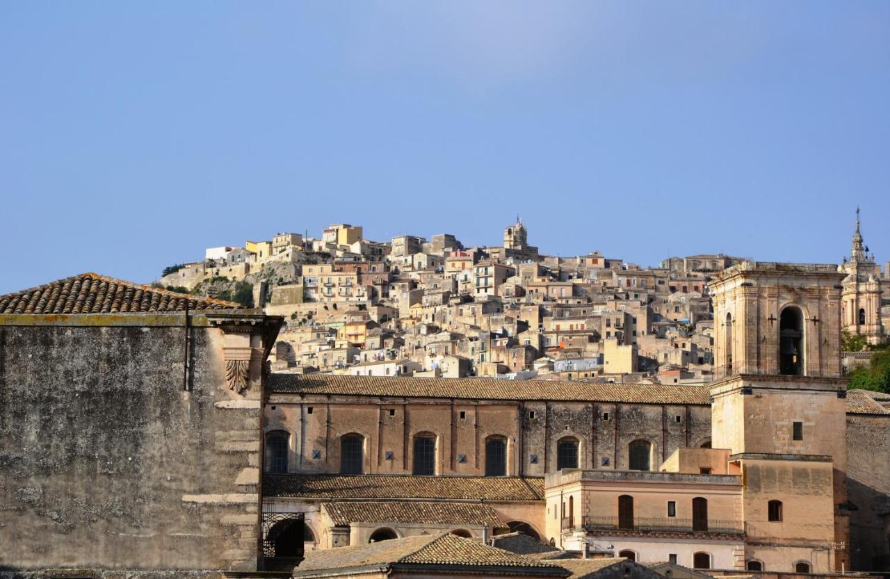 مبيت وإفطار موديكا Stanze Barocche المظهر الخارجي الصورة