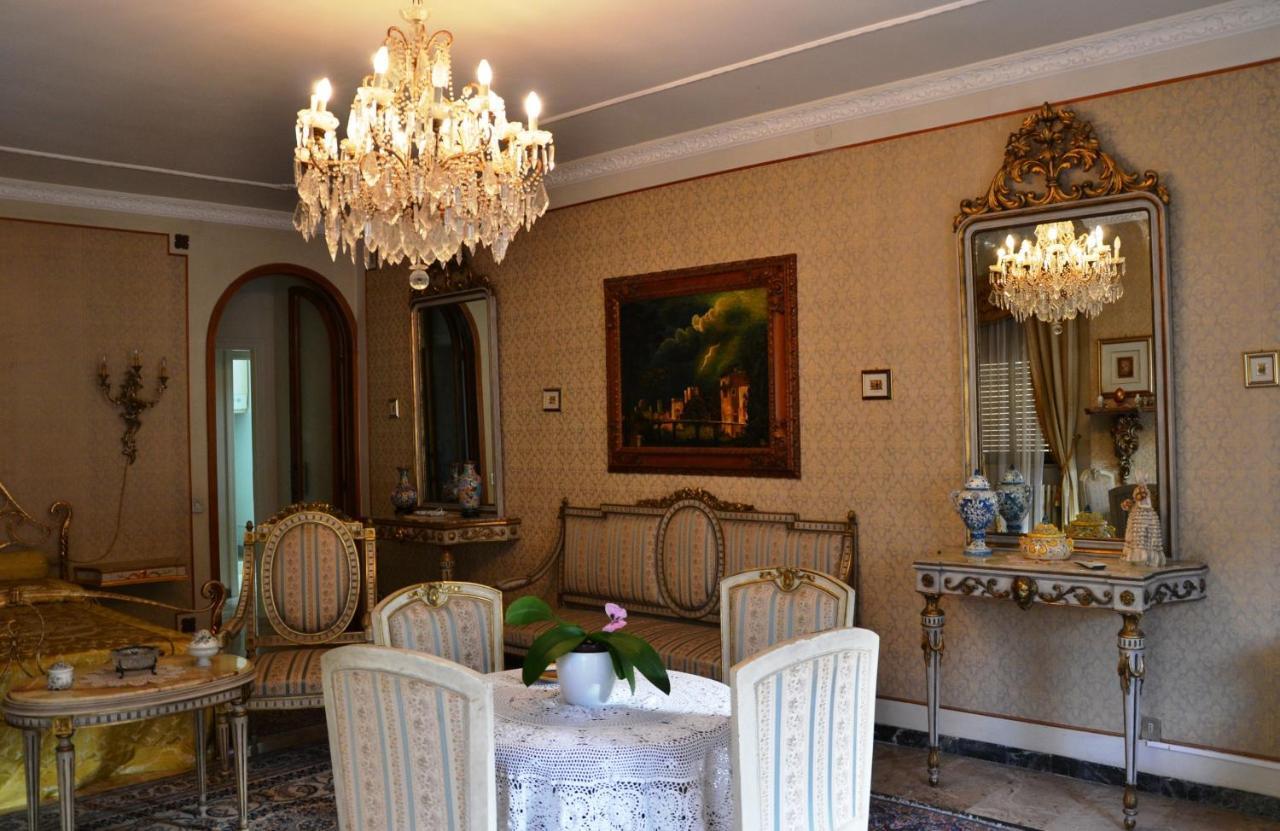 مبيت وإفطار موديكا Stanze Barocche المظهر الخارجي الصورة